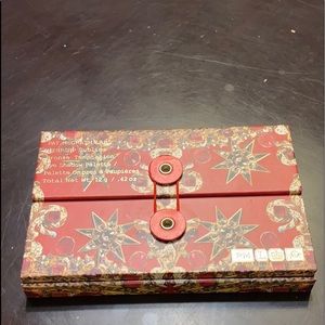 Pat McGrath eye shadow palette